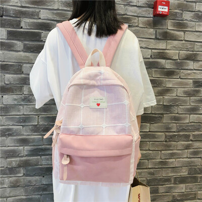 

High school students in Mori Department have a sense of antique plaid simple shoulder bags