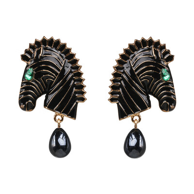 

2019 new arrival Trendy BEE Stud Earrings for Women Gold Color bee Statement Earrings Lady Jewelry Female Bijoux