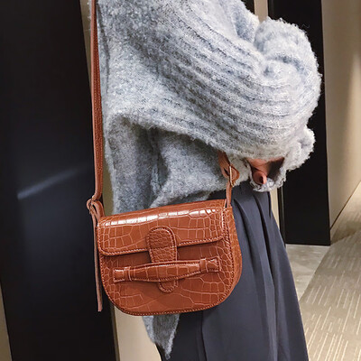 

Tailored Women New Fashion Alligator Saddle Wild Shoulder Crossbody Messenger Bag