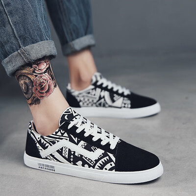 

Doodle plimsolls men Korean style 100 students individual casual skate shoes breathable street pats soft bottom mens shoes