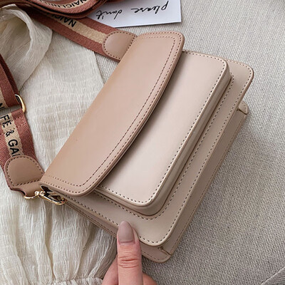 

Female 2019 new wave Korean version of Joker fashion shoulder bag wide shoulder strap Messenger bag female personality small squar