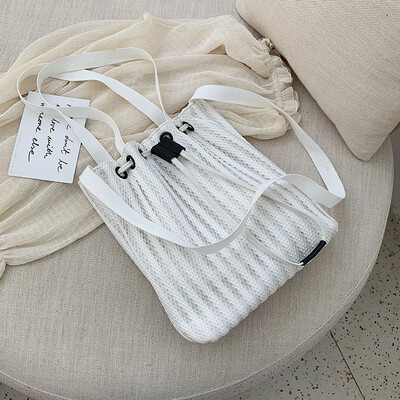 

Bag female 2019 new bucket bag Korean version of the pleated shoulder bag wild simple handbag fashion bucket Messenger bag