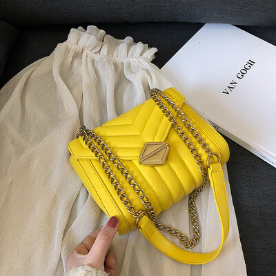 

New bag female 2019 new Korean version of the wild shoulder slung fashion chain simple casual solid color small square bag