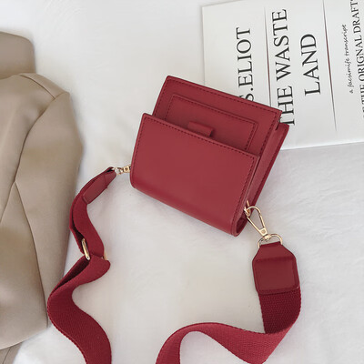 

Summer Sen wide shoulder belt small square bag 2019 new foreign gas mini womens bag advanced feeling single shoulder bag slanted