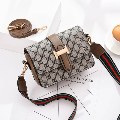 

Single shoulder bag female summer tide Korean fashion simple small square bag Joker casual slung bag
