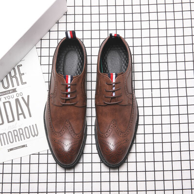 

Extra large mens shoes Korean version of the Bullock carved pointed casual shoes business shoes 1738