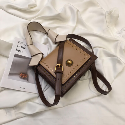 

Hong Kong wind retro rivet portable small bag women 2019 new Korean Joker net red contrast color shoulder Messenger bag