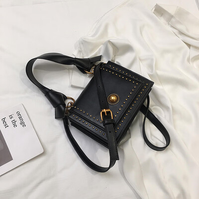 

Hong Kong wind retro rivet portable small bag women 2019 new Korean Joker net red contrast color shoulder Messenger bag