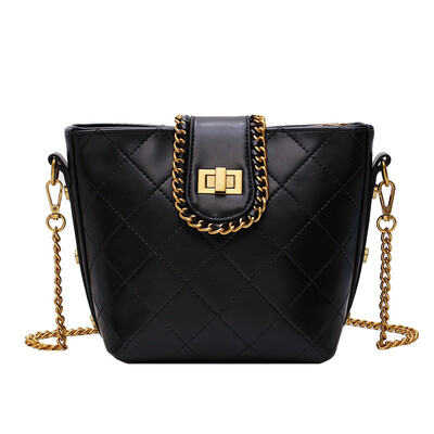 

Chic bag female 2019 new wave Korean version of the chain wild small square bag fashion simple patent leather shoulder Messenger bag