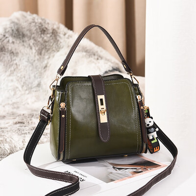 

The new womens bag is simple&Korean version of the single shoulder bag oblique satchel The fashion lady bag is 100