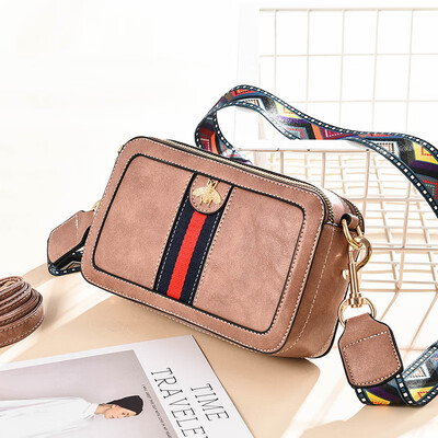 

On the new womens bag tide Korean version of simple Joker shoulder Messenger bag fashion small square bag in spring&summer