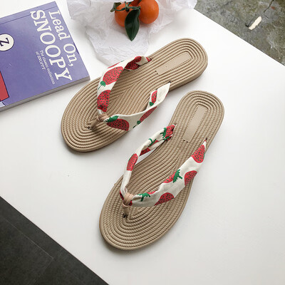 

In summer Korean beach flip-flops wear chic wild fashion slippers for women