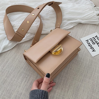 

New texture bag female 2019 new Korean fashion wide shoulder strap Messenger bag wild simple shoulder small square bag