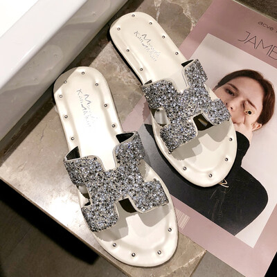 

Korean version wearing h slippers outside spring fashion water drill ins harbor wind flat bottom one-word sandy beach slipper