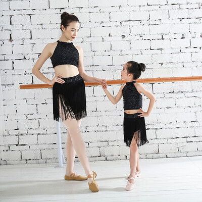 

YI QIAN WU sequined halter top fringed skirt costumes performance skirt