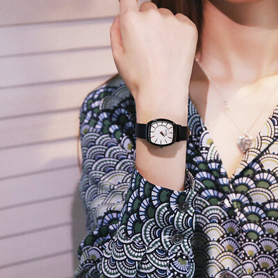 

French niche waterproof new watch girls ins wind simple temperament students Korean version of the square