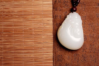 

WANYANSHAOHUA Xinjiang Hetian Seeds White Jade Ornament Jewelry Pendant 18342-8059