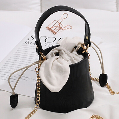 

Chic texture stone striped girl 2019 new Korean version 100 shoulder slanted fashion leisure bucket bag