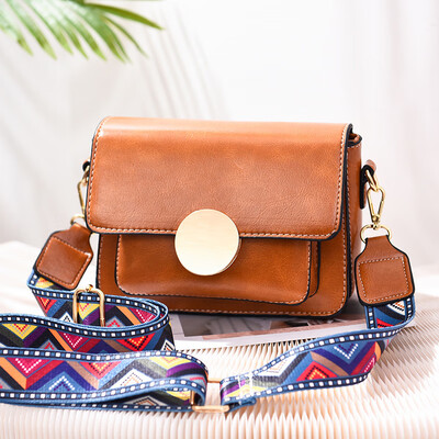 

2019 spring&summer new womens bag Korean version of the fashion simple small square bag cool shoulder shoulder Messenger bag cross-border