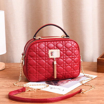 

2019 spring new embroidered line shoulder diagonal package cool Korean fashion casual ladies small square bag
