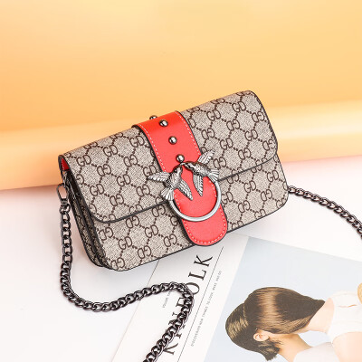 

On the new womens bag spring fashion messenger bag women Joker ins shoulder chain swallow bag