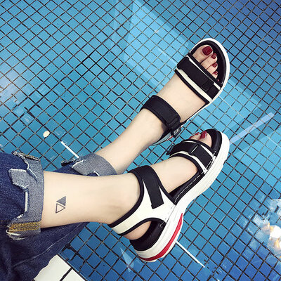 

In summer the Korean version of flat-bottomed sports sandals thick-bottomed shoes muffins buckles&buckles with student wom