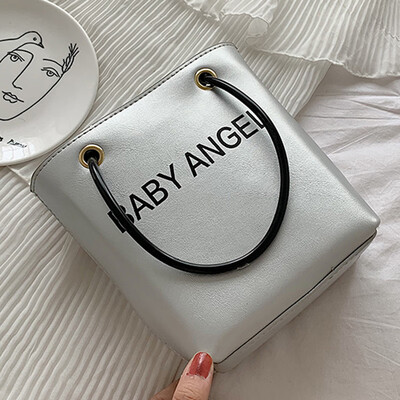 

Womens 2019 spring&summer new Chaohan version of the texture fashion 100 handheld single shoulder oblique span bag locomotive