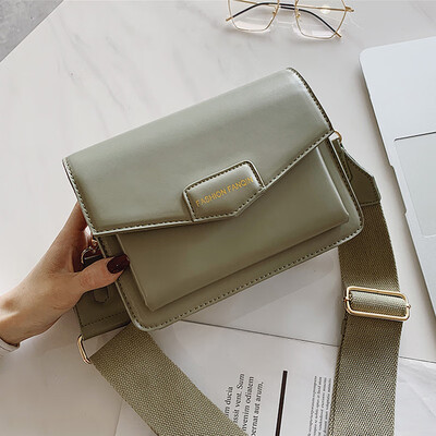 

Female 2019 new Korean version of ins super fire temperament Joker small square bag chic fashion shoulder diagonal bag