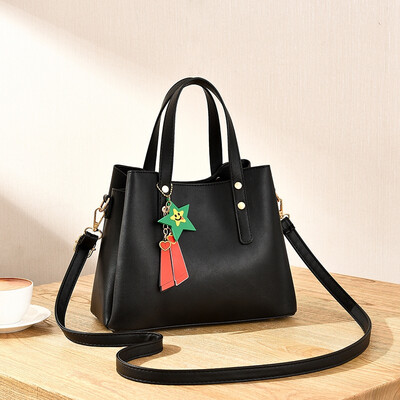 

The new style of ladiesbag with net red envelope in summer is a simple&fashionable one-shoulder ladies bag with texture and