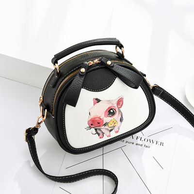 

In summer a cute little girl with an oblique bag a fashion student insnet red ladys bag all with one shoulder bag