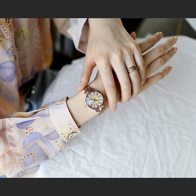 

Net red watch female contracted ins wind temperament small retro womens ladies bracelet watch female student Han