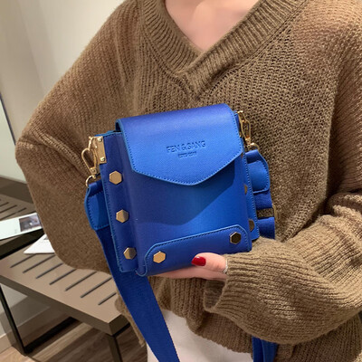 

Ins super fire small bag female 2019 new tide gradient shoulder bag Korean version of the wild Messenger bag rivet small square bag