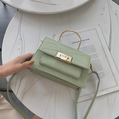 

Qiao Bani 2019 new Korean fashion Dongdaemun embroidery thread lock flip cover bag shoulder diagonal cross tide handbag