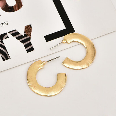 

2019 new brand design C-shaped metal earrings minimalist generous creative earrings gift for women