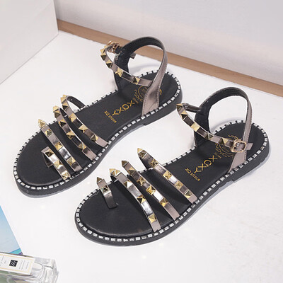 

Sandals woman summer Korean version rivets flat bottom sandals female one-toed student beach Roman shoes