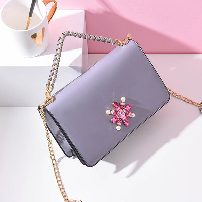 

The Korean version of the high-grade feeling bag is full of elegance&elegance The simple fashionable chic chain is inclined t