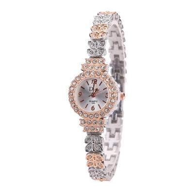 

Women Vintage Luxury Gold Silver Watches Elegant Quartz Fashion Rectangle Dial Watch Carved Pattern Bracelet Casual WristWatch