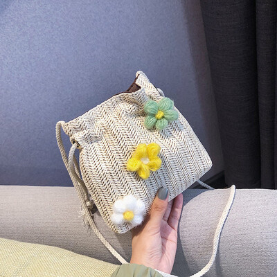

2019 new fashion casual messenger bag Sen cute flower woven bag little fairy wild temperament shoulder bag