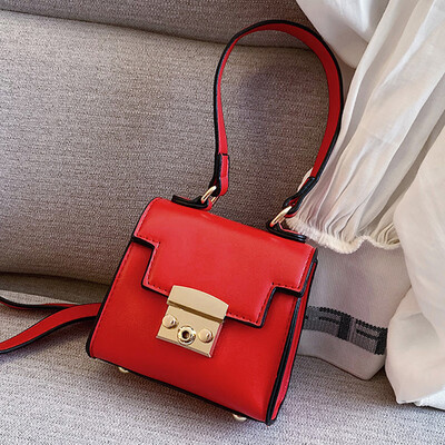 

Korean portable small square bag 2019 new fashion simple autumn Joker lock shoulder Messenger bag tide