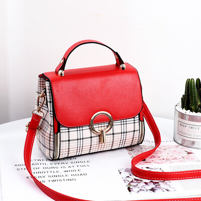 

Ladies bag 2019 spring new cool fashion womens bag small square bag Korean version of the shoulder bag Messenger bag