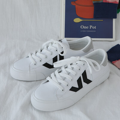 

Small white shoes womens summer new Korean version of 2019 tide shoes ins street shooting foreign style red Joker summer shoes ti