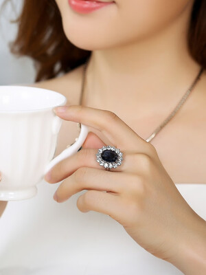 

Personality trend ring ornament vintage sapphire ring