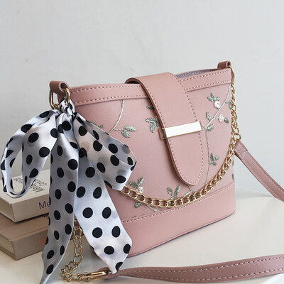 

North bag simple texture women 2019 spring&summer new Joker ladies shoulder bag mother Hong Kong wind chain messenger bag