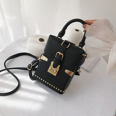 

Qiao Bani 2019 new South Korea ins fashion indentation old flower rivet small box handbag shoulder diagonal female bag