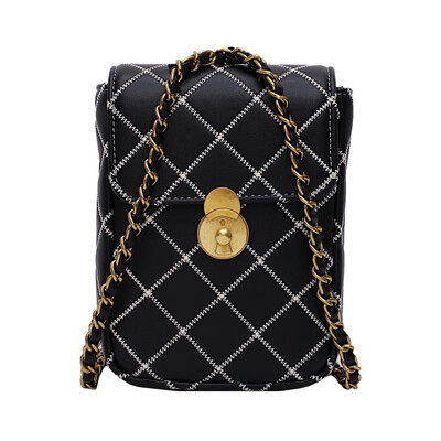 

Fashion large capacity color bucket bag female 2019 new personality lock handbag handbag tide Korean version of the wild shoulder bag