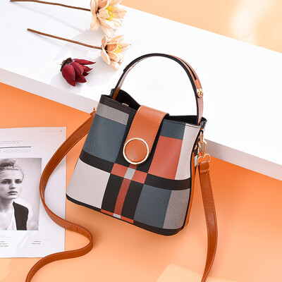 

In summer the new ladies Korean wave Joker single shoulder diagonal bag color portable bucket bag