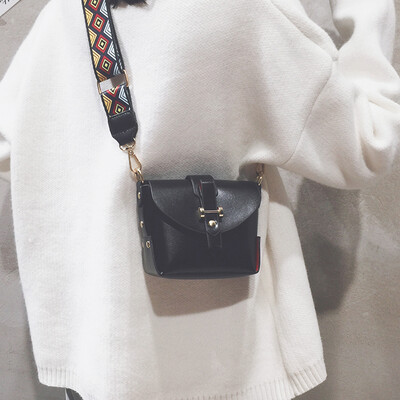 

French small bag handbag 2019 new wave Korean version of the wild Messenger bag wide shoulder strap shoulder fashion small square bag
