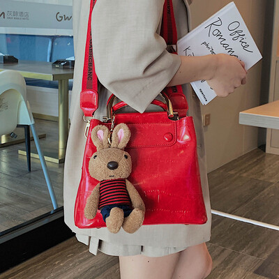 

Bag female 2019 new retro stone pattern simple atmosphere shoulder bag shoulder bag wide shoulder strap casual wild bag