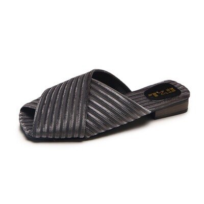 

Slippers women wear 2019 new Korean version of chic fashion bag head half drag flat bottom network celebrity rough heel cool drag
