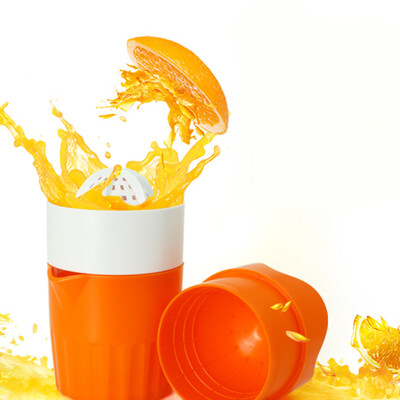

ABS Manual Juicer Cup Bottle Oranges Squeezer Hand Lid Rotation Press Fruits Squeezer